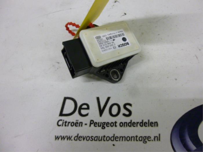 Anti-roll control sensor from a Peugeot 3008 I (0U/HU) 1.6 16V THP 155 2009
