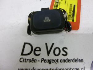 Usagé Capteur de pluie Peugeot 3008 I (0U/HU) 2.0 HDiF 16V Prix € 50,00 Règlement à la marge proposé par De Vos Autodemontagebedrijf