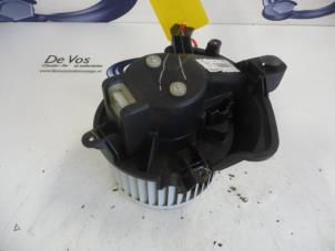 Usados Motor de ventilador de calefactor Peugeot Bipper Precio € 55,00 Norma de margen ofrecido por De Vos Autodemontagebedrijf
