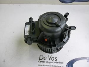 Used Heating and ventilation fan motor Peugeot 3008 I (0U/HU) 1.6 16V THP 155 Price € 100,00 Margin scheme offered by De Vos Autodemontagebedrijf