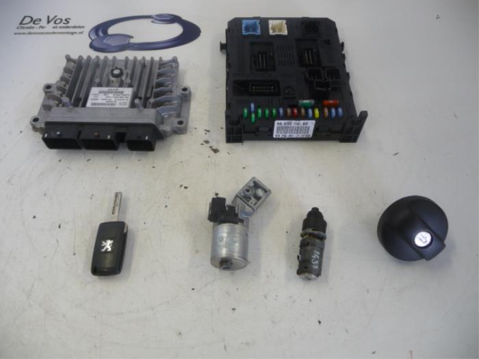 Used Engine management computer Peugeot 307 Price € 250,00 Margin scheme offered by De Vos Onderdelen