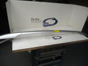 Used Roof rail, right Peugeot 407 Price € 55,00 Margin scheme offered by De Vos Autodemontagebedrijf