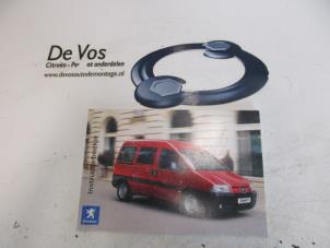 Gebrauchte Betriebsanleitung Peugeot Expert Preis € 10,00 Margenregelung angeboten von De Vos Autodemontagebedrijf