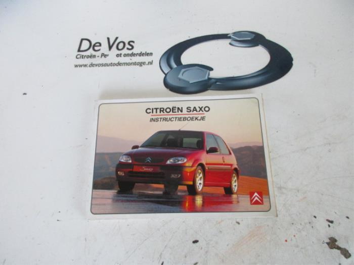 Instruction Booklet from a Citroen Saxo 2000