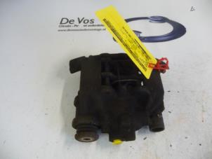 Used Rear brake calliper, left Peugeot 406 Break (8E/F) 2.0 16V ST,SV Price € 55,00 Margin scheme offered by De Vos Autodemontagebedrijf