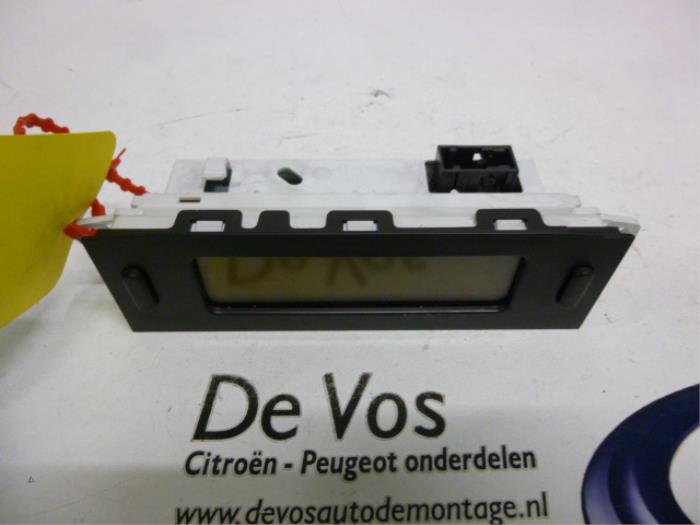 Begagnade Innerdisplay Peugeot 807 2.0 HDi 16V Pris € 70,00 Marginaltabell erbjuds av De Vos Onderdelen