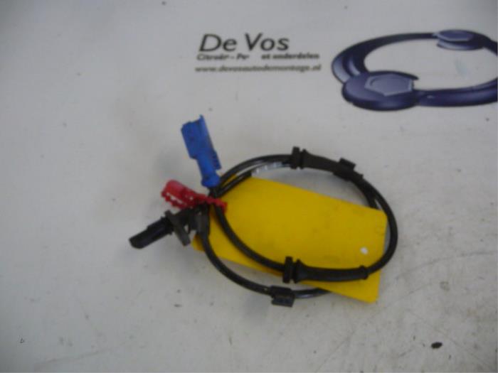 Begagnade ABS-sensor Peugeot 208 Pris € 25,00 Marginaltabell erbjuds av De Vos Onderdelen