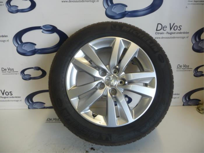 Felge + Reifen van een Peugeot 308 2016