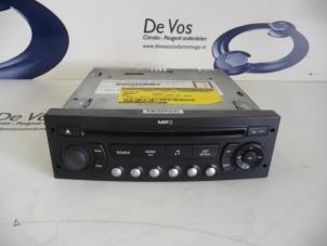 Usagé Radio/Lecteur CD Peugeot 807 Prix € 50,00 Règlement à la marge proposé par De Vos Autodemontagebedrijf