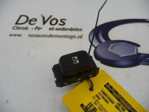 Usagé Commande toit escamotable Citroen DS3 Prix € 15,00 Règlement à la marge proposé par De Vos Autodemontagebedrijf