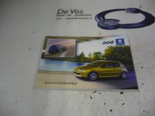 Gebrauchte Betriebsanleitung Peugeot 206 SW (2E/K) 1.6 16V Preis € 10,00 Margenregelung angeboten von De Vos Autodemontagebedrijf