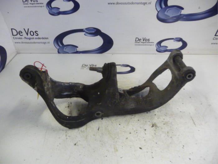 Knuckle bracket, front right from a Citroën C6 (TD) 2.7 HDiF V6 24V 2006