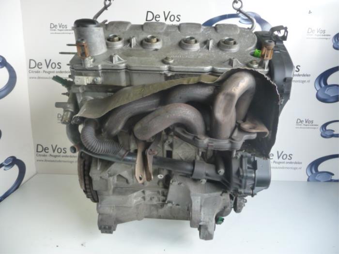 Engine from a Citroën C5 I Break (DE) 2.0 HPi 16V 2002