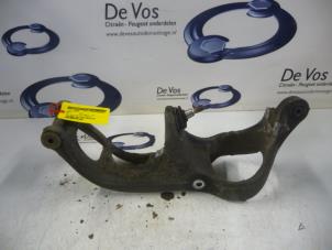 Used Knuckle bracket, front left Peugeot 407 Price € 80,00 Margin scheme offered by De Vos Autodemontagebedrijf