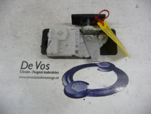 Używane Mechanizm zamka tylnej klapy Peugeot 607 (9D/U) 2.2 HDiF 16V Cena € 25,00 Procedura marży oferowane przez De Vos Autodemontagebedrijf