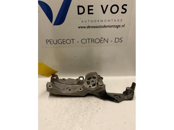 Usagé Support dynamo bas Peugeot 607 (9D/U) 2.2 HDiF 16V Prix € 20,00 Règlement à la marge proposé par De Vos Onderdelen