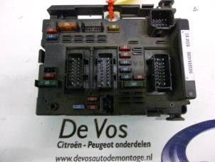 Usagé Boîte à fusibles Peugeot 807 2.0 HDi 16V Prix € 70,00 Règlement à la marge proposé par De Vos Autodemontagebedrijf