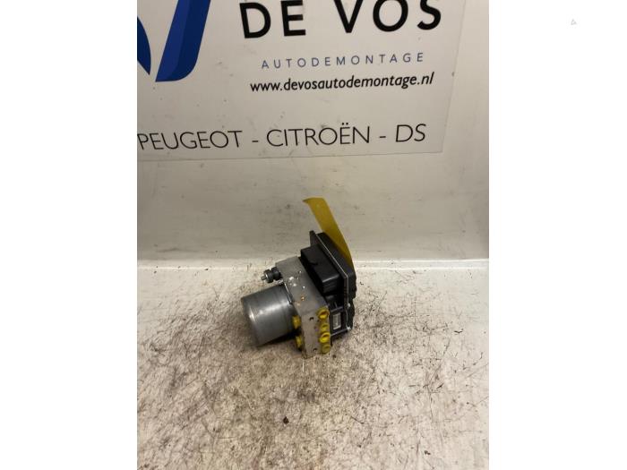 Begagnade ABS-pump Peugeot 508 SW (8E/8U) 1.6 e-HDi 16V Pris € 160,00 Marginaltabell erbjuds av De Vos Onderdelen