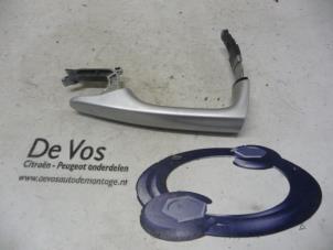 Gebrauchte Türgriff 4-türig links vorne Peugeot 807 2.0 HDi 16V Preis € 25,00 Margenregelung angeboten von De Vos Autodemontagebedrijf