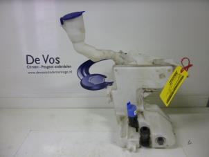 Usagé Réservoir lave-glace avant Peugeot 407 (6C/J) 2.0 HDiF 16V Prix € 25,00 Règlement à la marge proposé par De Vos Autodemontagebedrijf