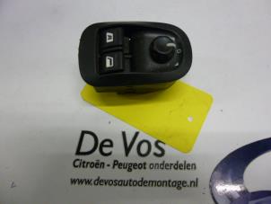 Usados Interruptor combinado de ventanillas Peugeot 206 (2A/C/H/J/S) 1.4 16V Precio € 35,00 Norma de margen ofrecido por De Vos Autodemontagebedrijf