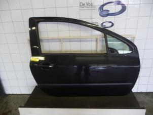 Używane Drzwi prawe wersja 2-drzwiowa Peugeot 307 (3A/C/D) 1.6 16V Cena € 135,00 Procedura marży oferowane przez De Vos Autodemontagebedrijf