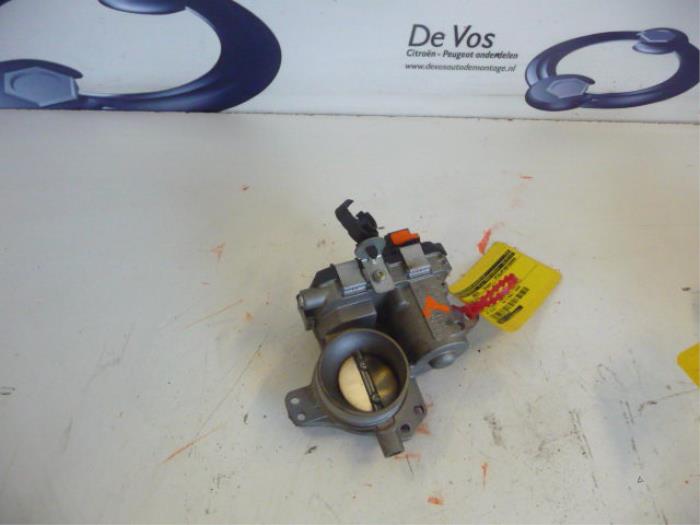 Usagé Boitier papillon Peugeot 206+ (2L/M) 1.1 XR,XS Prix € 90,00 Règlement à la marge proposé par De Vos Onderdelen