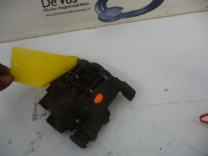 Used Rear brake calliper, right Peugeot 607 (9D/U) 2.2 16V Price € 70,00 Margin scheme offered by De Vos Autodemontagebedrijf