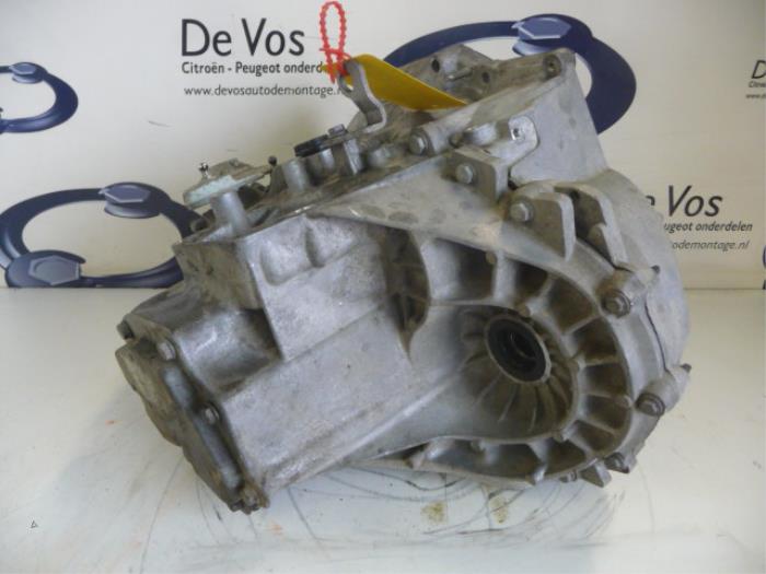 Getriebe van een Peugeot 208 2013