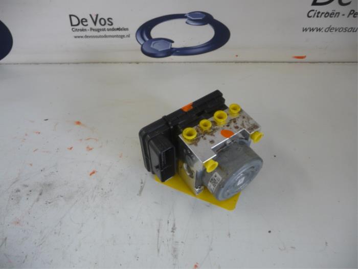 Usagé Pompe ABS Citroen C4 Cactus (0B/0P) 1.6 Blue Hdi 100 Prix € 250,00 Règlement à la marge proposé par De Vos Onderdelen