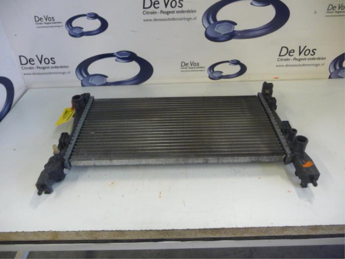Usagé Radiateur Peugeot Bipper Prix € 55,00 Règlement à la marge proposé par De Vos Onderdelen