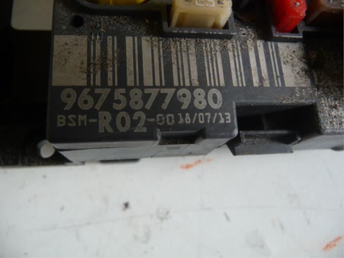 Fuse box from a Peugeot 5008 2013