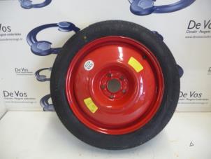 Used Wheel + tyre Peugeot 407 SW (6E) 2.0 HDiF 16V Price € 70,00 Margin scheme offered by De Vos Autodemontagebedrijf