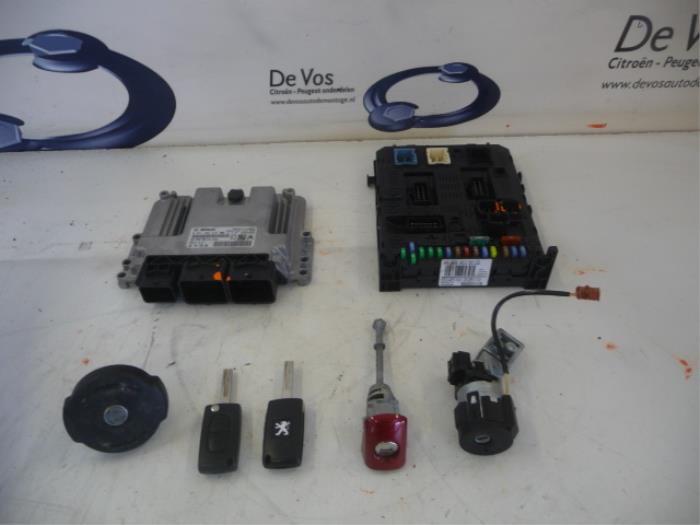 Used Engine management computer Peugeot 308 Price € 350,00 Margin scheme offered by De Vos Onderdelen
