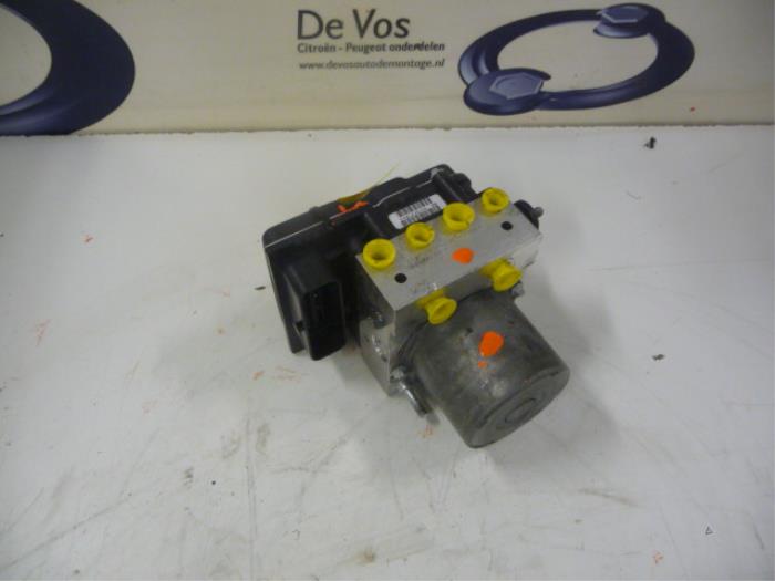 Begagnade ABS-pump Peugeot 308 Pris € 135,00 Marginaltabell erbjuds av De Vos Onderdelen