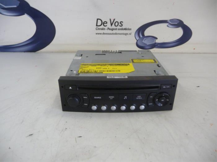 Reproductor de CD y radio de un Peugeot 307 (3A/C/D) 1.6 16V 2006