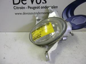 Used Spotlight, left Peugeot 206 CC (2D) 2.0 16V Price € 25,00 Margin scheme offered by De Vos Autodemontagebedrijf