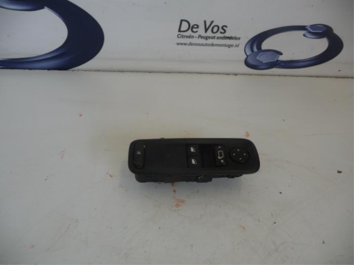 Usados Interruptor combinado de ventanillas Citroen C8 Precio € 30,00 Norma de margen ofrecido por De Vos Onderdelen