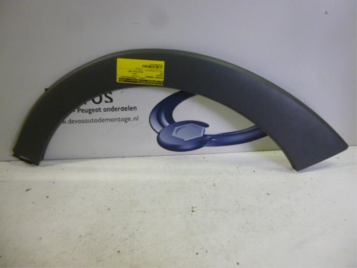 Flared wheel arch from a Peugeot 207 2007