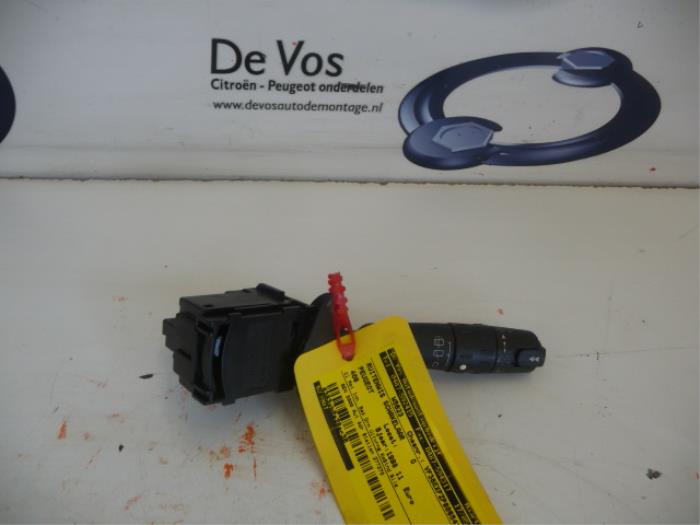 Interruptor de limpiaparabrisas de un Peugeot 406 Break (8E/F) 2.9 V6 24V 1998