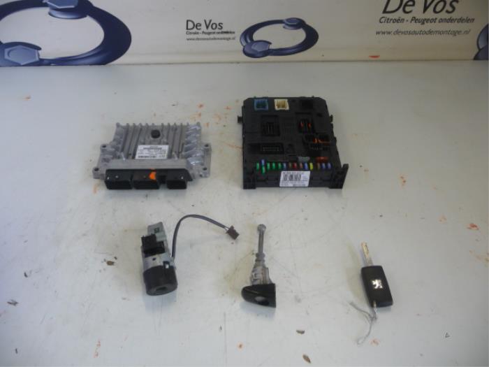Used Engine management computer Peugeot 407 Price € 250,00 Margin scheme offered by De Vos Onderdelen