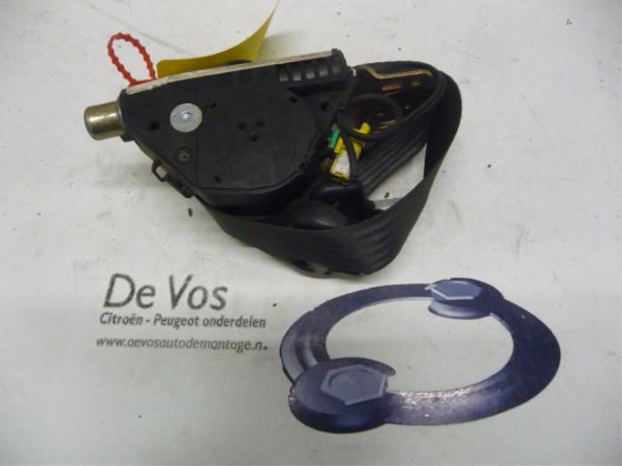 Seatbelt tensioner, right from a Peugeot Boxer (244) 2.2 HDi 2005