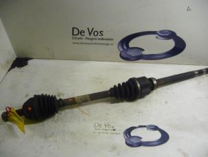 Used Front drive shaft, right Peugeot 807 2.0 HDi 16V Price € 70,00 Margin scheme offered by De Vos Autodemontagebedrijf