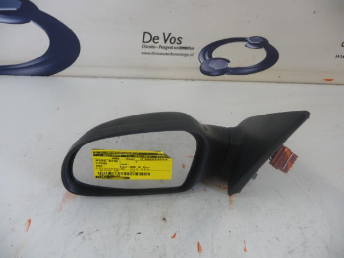 Wing mirror, left from a Citroën Saxo 1.1i X,SX 1999