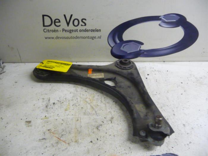 Front wishbone, right from a Citroën C3 (FC/FL/FT) 1.6 16V 2005