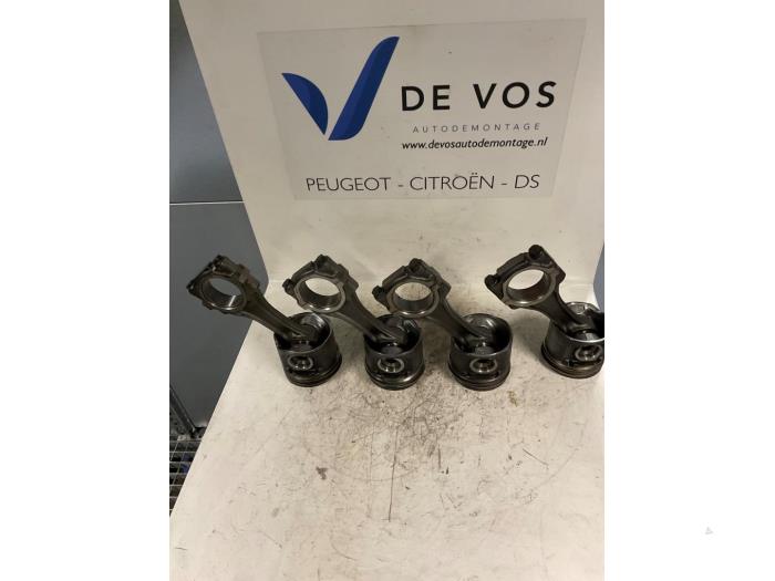 Used Piston Peugeot Boxer (230P) 2.8 D Price € 500,00 Margin scheme offered by De Vos Onderdelen