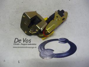 Used Rear door lock mechanism 4-door, left Peugeot 807 2.2 HDiF 16V Price € 45,00 Margin scheme offered by De Vos Autodemontagebedrijf