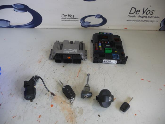 Used Engine management computer Peugeot 208 Price € 350,00 Margin scheme offered by De Vos Onderdelen