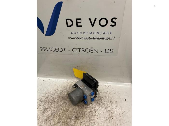 Begagnade ABS-pump Citroen C8 Pris € 100,00 Marginaltabell erbjuds av De Vos Onderdelen