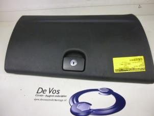 Używane Schowek w desce rozdzielczej Peugeot 407 (6D) 1.6 HDi 16V Cena € 70,00 Procedura marży oferowane przez De Vos Autodemontagebedrijf